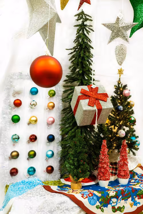 custom balls with christmas tree and gift box